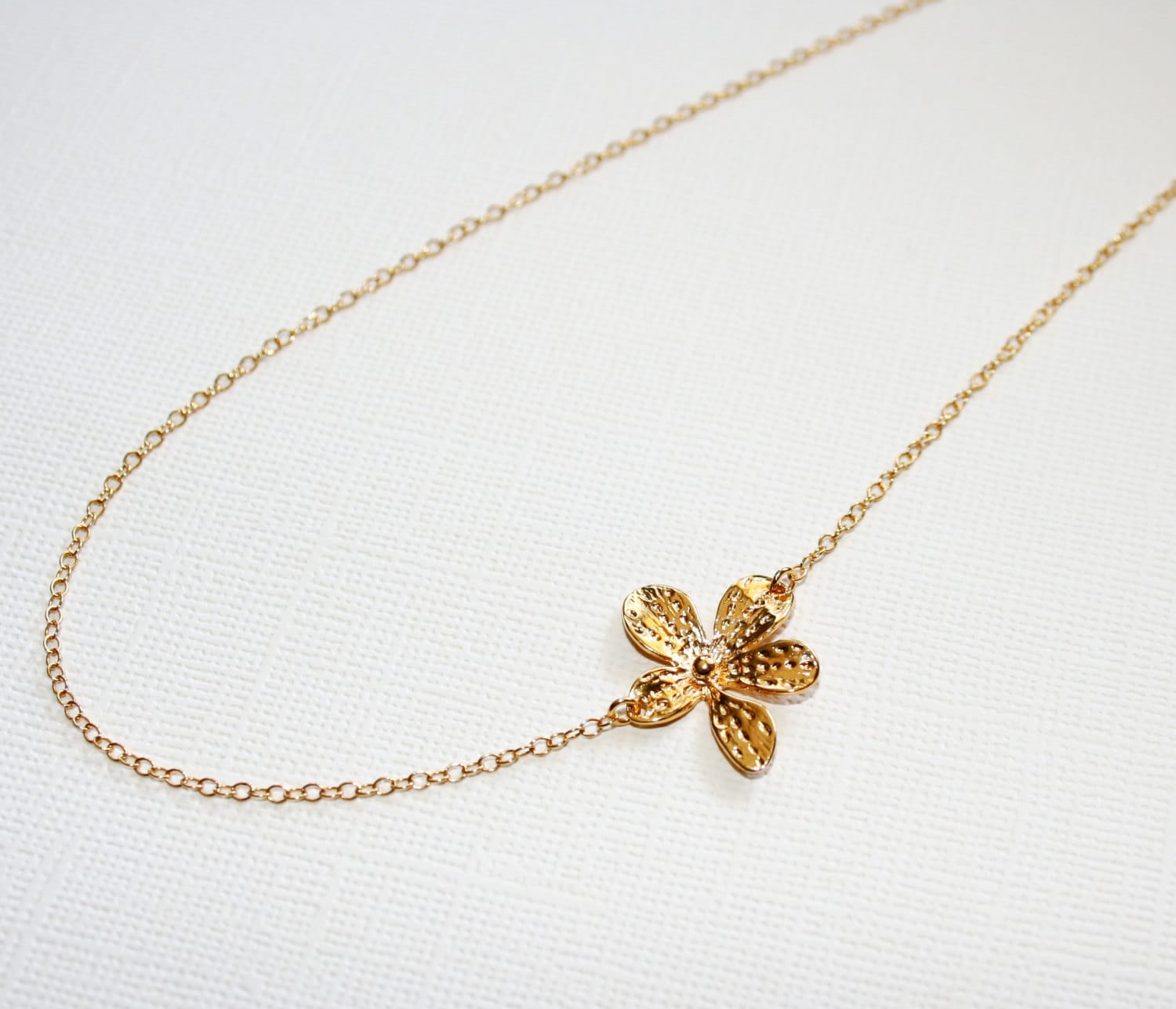 Lilie Blume Halskette in Sterling Silber | Gelb Gold Überzogen Lilie Blume Halskette in Sterling Silber | Gelb Gold Überzogen von VaraJewels
