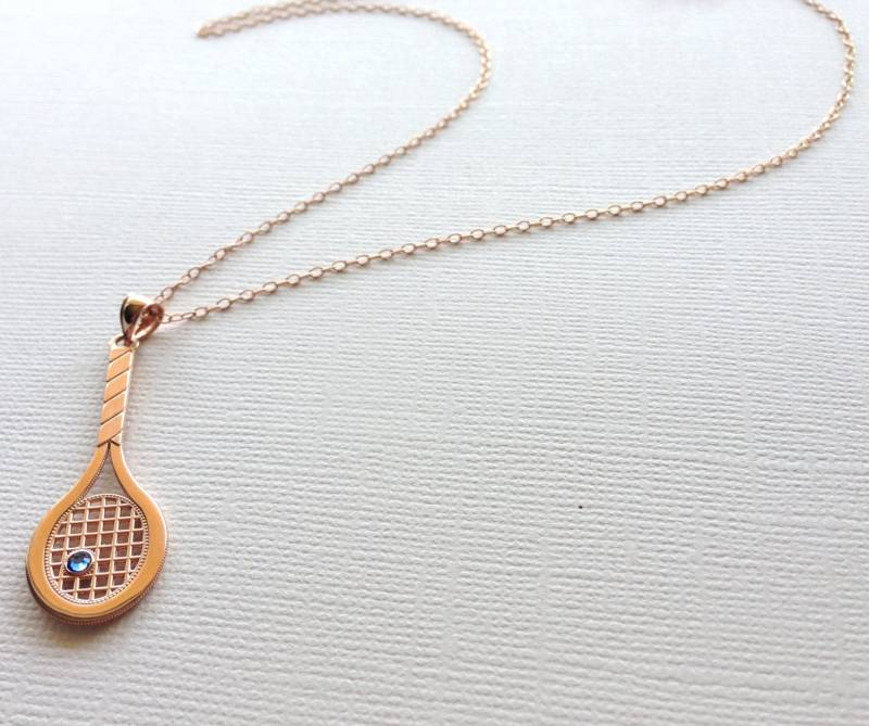 Tennisschläger Halskette Mit Swarovski Kristallen in Sterling Silber | 18K Rose Gold Plating von VaraJewels