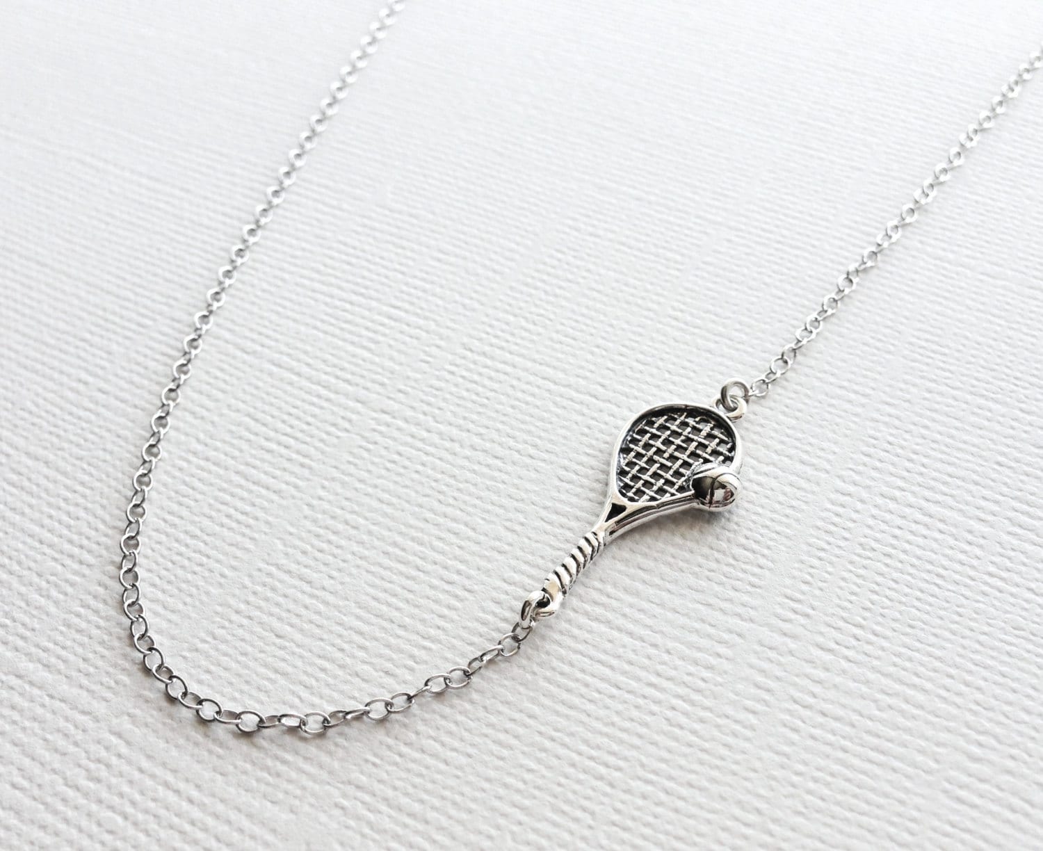 Tennisschläger Halskette in Sterling Silber, Tennis Charm Halskette, Team Geschenk Tennisschläger Halskette in Sterling Silber, Tennis Charm Halskette, Team Geschenk von VaraJewels