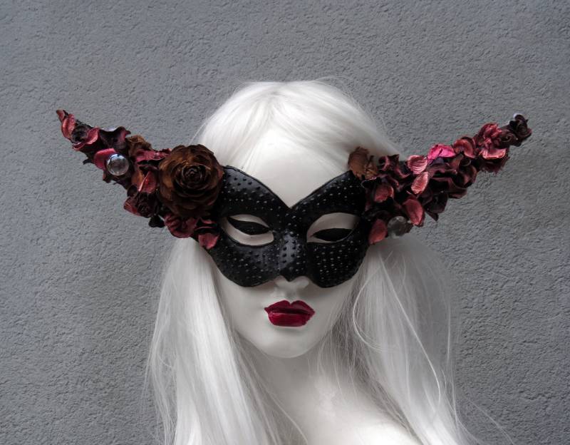 Hörnermaske - Hexenmaske Hörner Dunkle Kunst Maskerade Burleske Kostüm Halloween Karneval Tiermaske Papiermaché-Maske von VariArtIry
