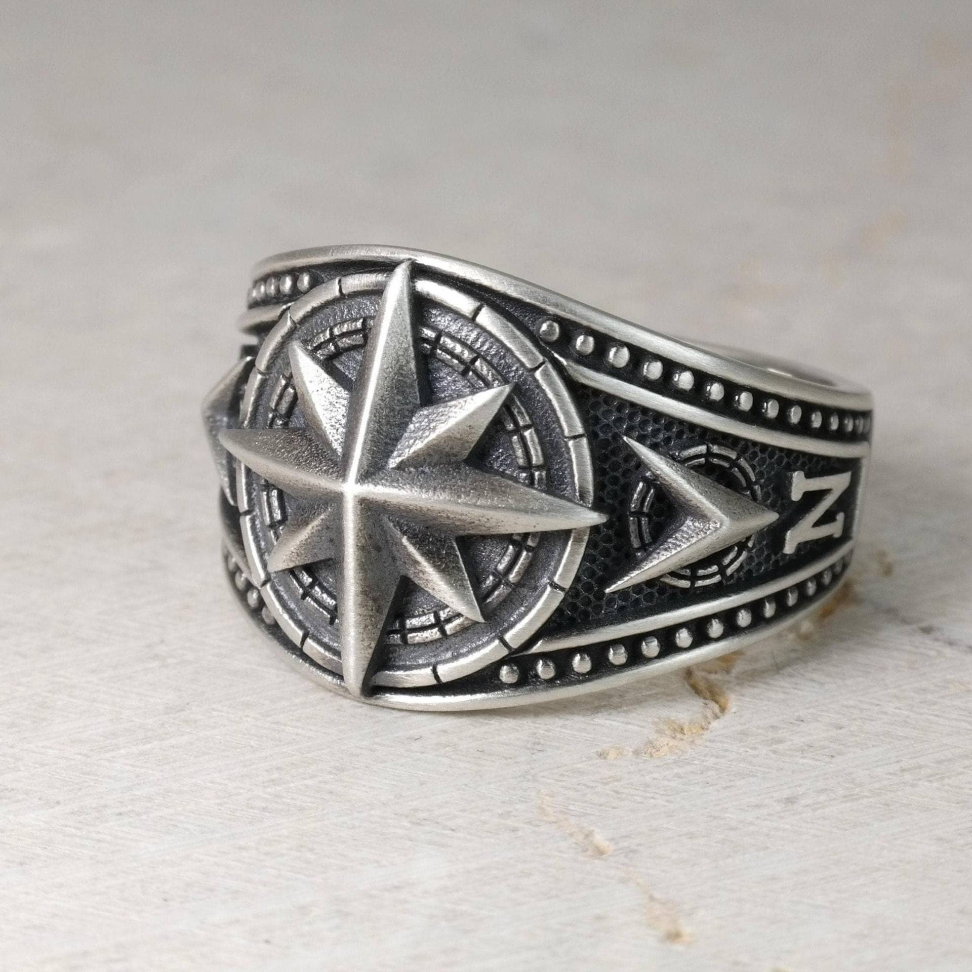 Kompass Wind Rose Ring, Traveller Nordstern Unisex Eheringe, Comfort Fit Siegelschmuck Geschenk Für Männer Frauen, Echt Sterling Silber 925 von VartovarJewelry