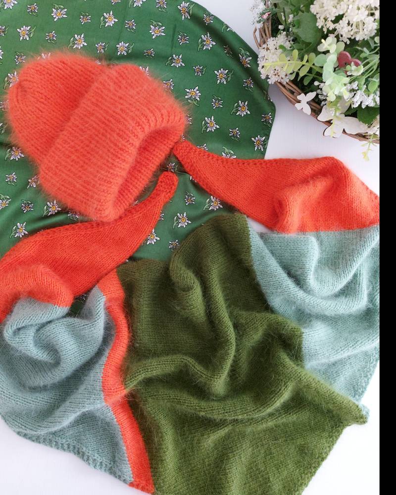 Doppelt Gefaltete Kappe Und Baktus von Varvarakarina