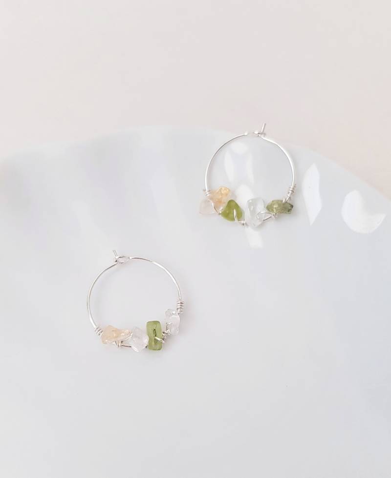 Grüne Olivin Und Bergkristall Creolen, 925 Sterling Silber von VaseStudios