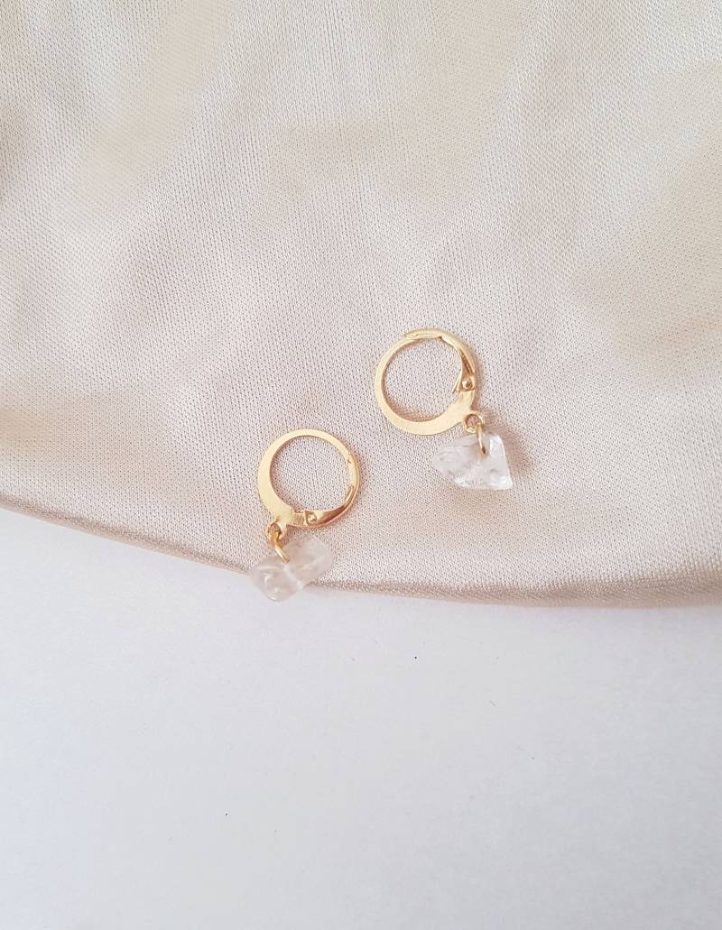 Schlichte Bergkristall-Ohrringe Gold von VaseStudios