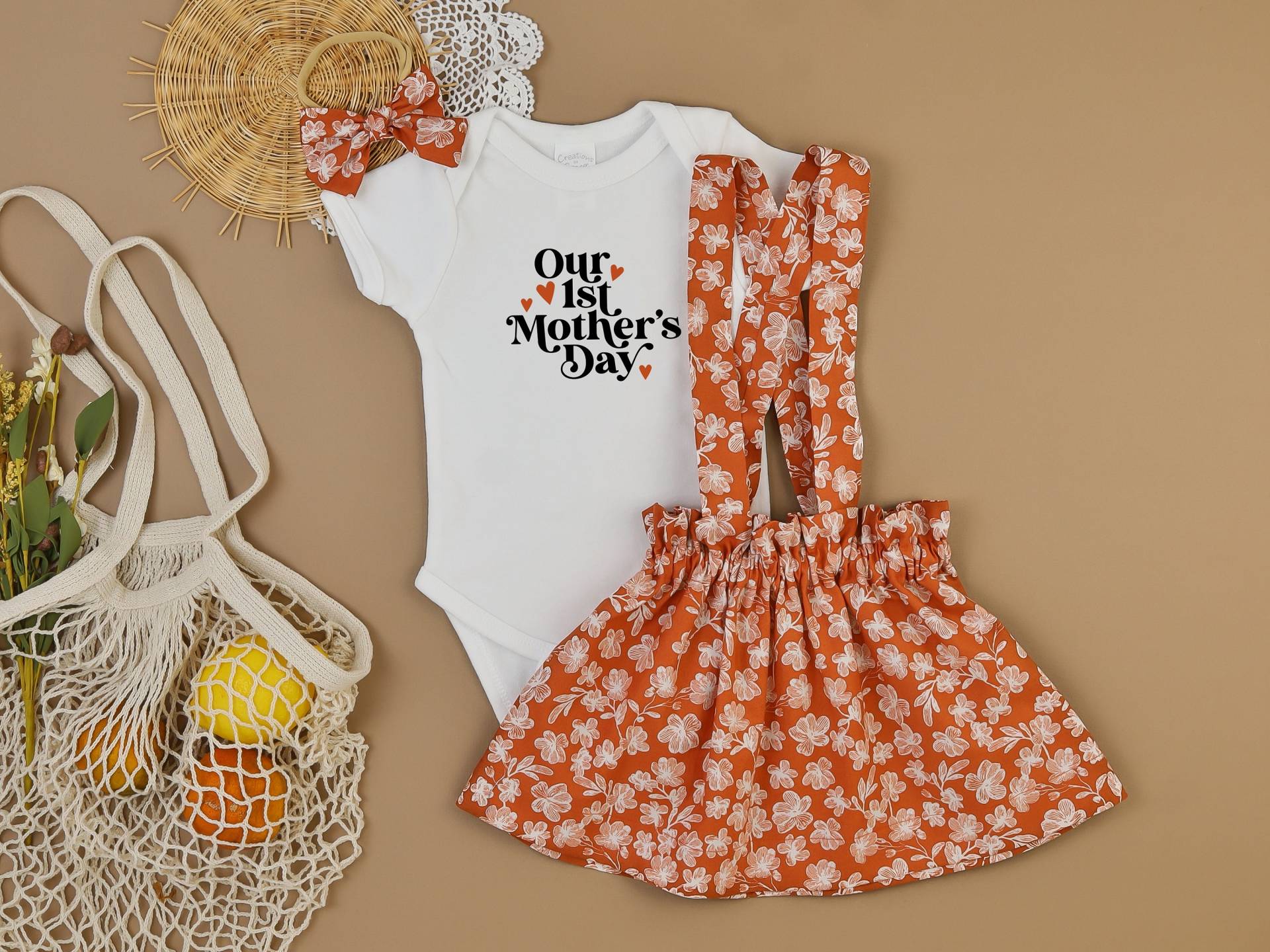 Muttertags Outfit Baby Mädchen. Mamas Mädchen Body Und Straps-Rock von VaseniaStore