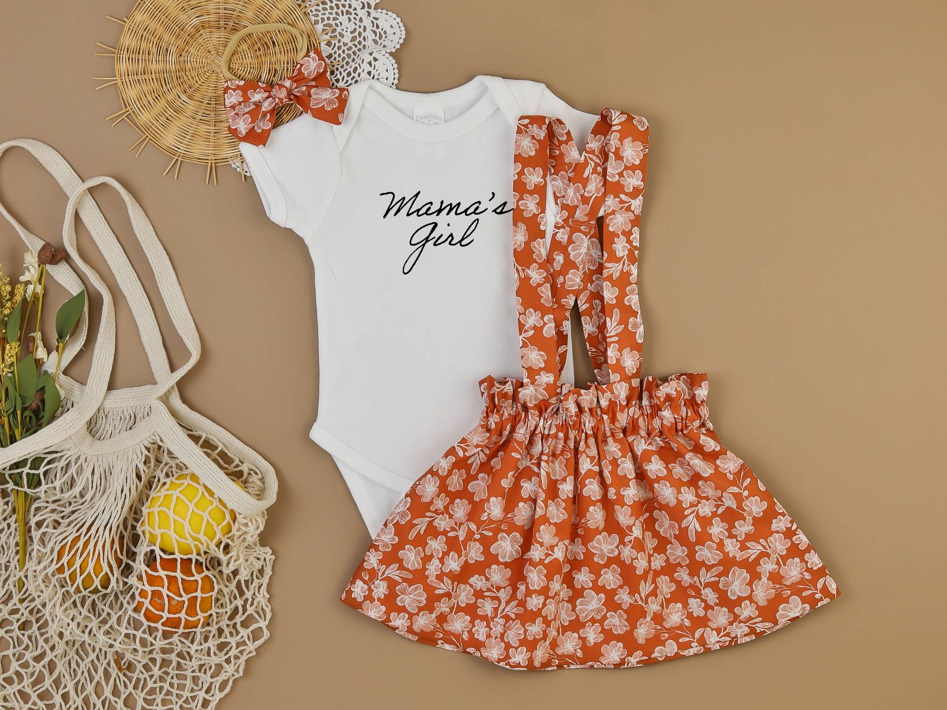 Muttertags Outfit Baby Mädchen. Mamas Mädchen Body Und Straps-Rock von VaseniaStore