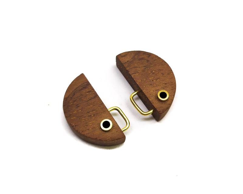 Halbmond Ohrstecker Aus Holz, Mit Messingdetails Halbmond Ohrstecker Aus Holz, Mit Messingdetails von VasilisAdamos