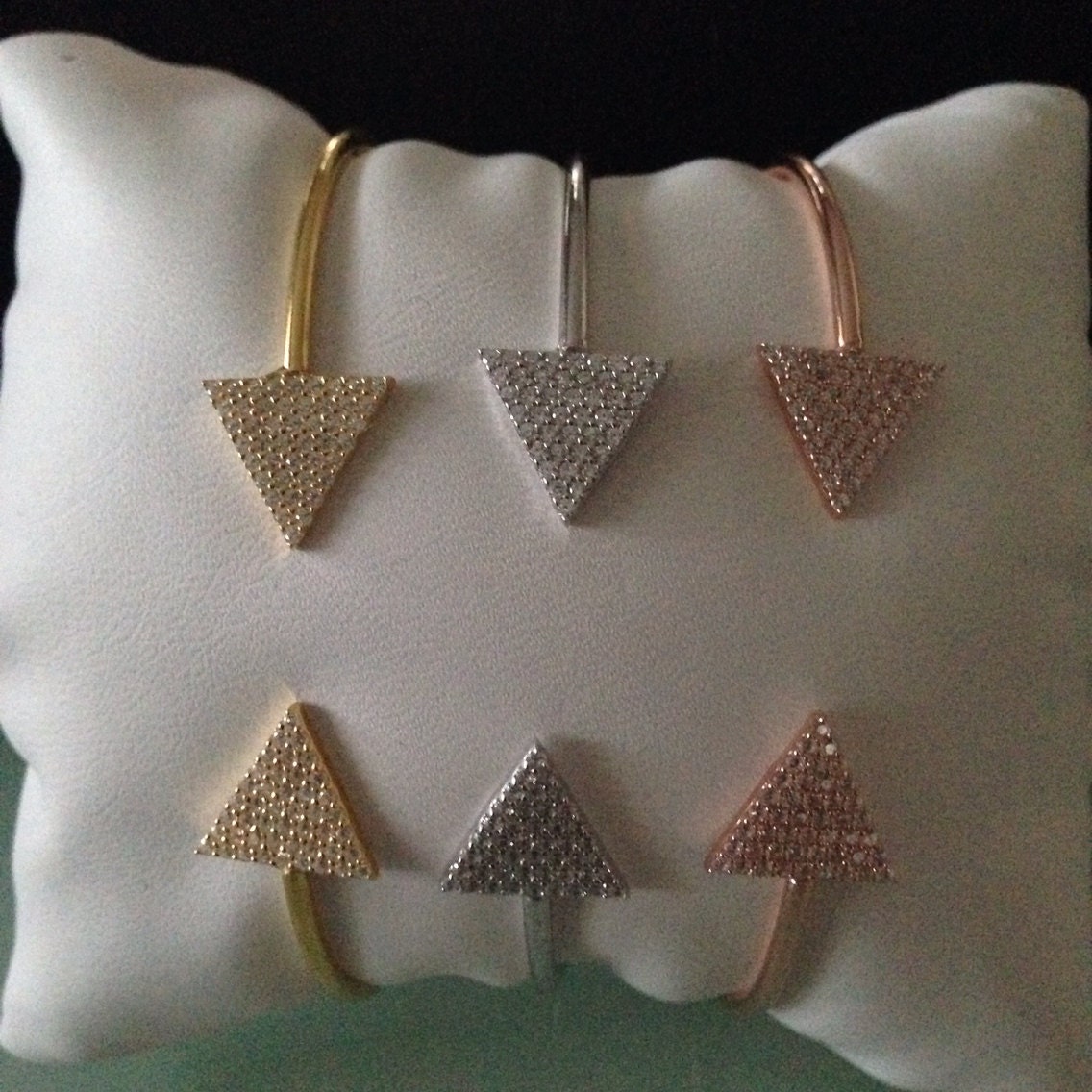 Dreieck Pfeil Armreif von VassariBoutique