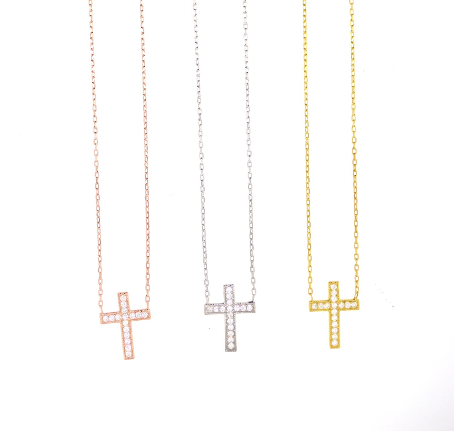 Engelhaftes Pave Kreuz von VassariBoutique