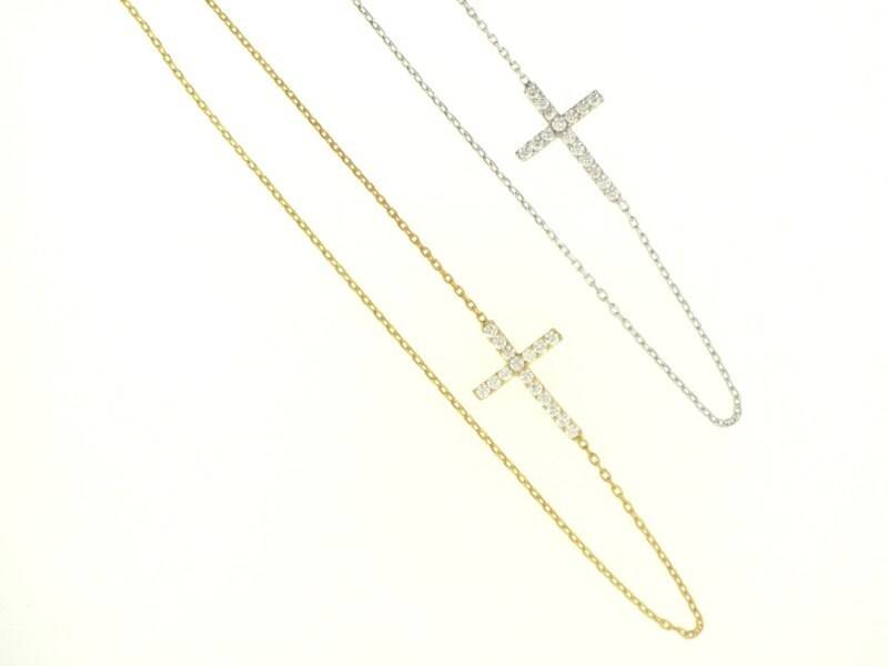 Kleine Sideway Cross Halskette von VassariBoutique