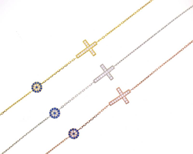 Zierliches Evil Eye Kreuz Armband von VassariBoutique