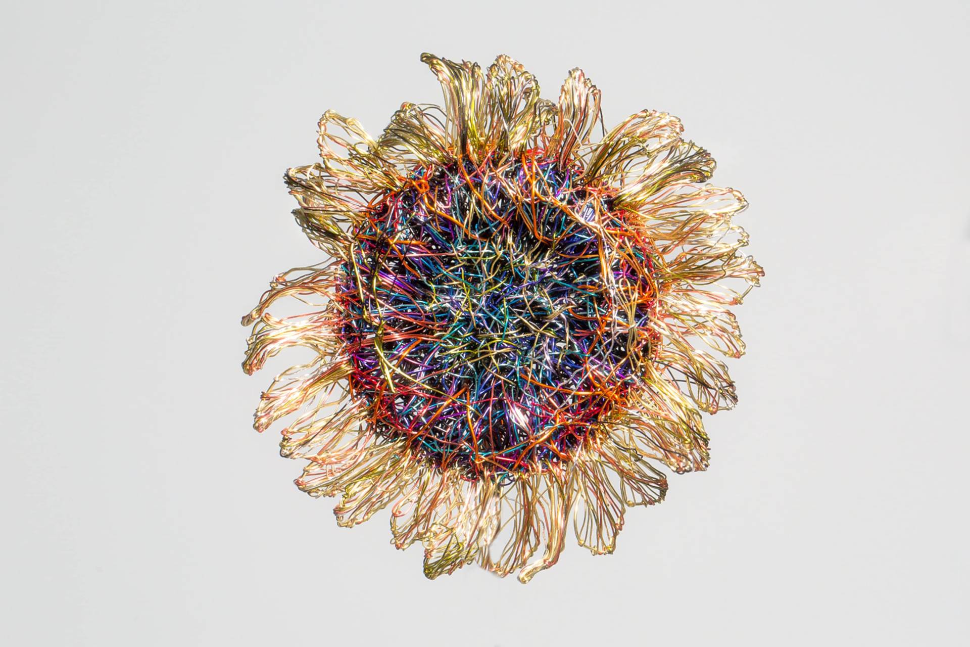 Draht Sonnenblume Brosche Regenbogen Metall Blumen Skulptur Draht Sonnenblume Brosche Regenbogen Metall Blumen Skulptur von VassilikiMikropoulou