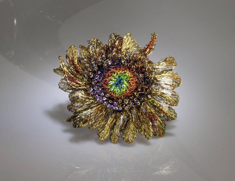 Draht Sonnenblume Brosche Skulpturierte Metall Blume Anstecknadel, Tragbare Kunst Draht Sonnenblume Brosche Skulpturierte Metall Blume Anstecknadel, Tragbare Kunst von VassilikiMikropoulou