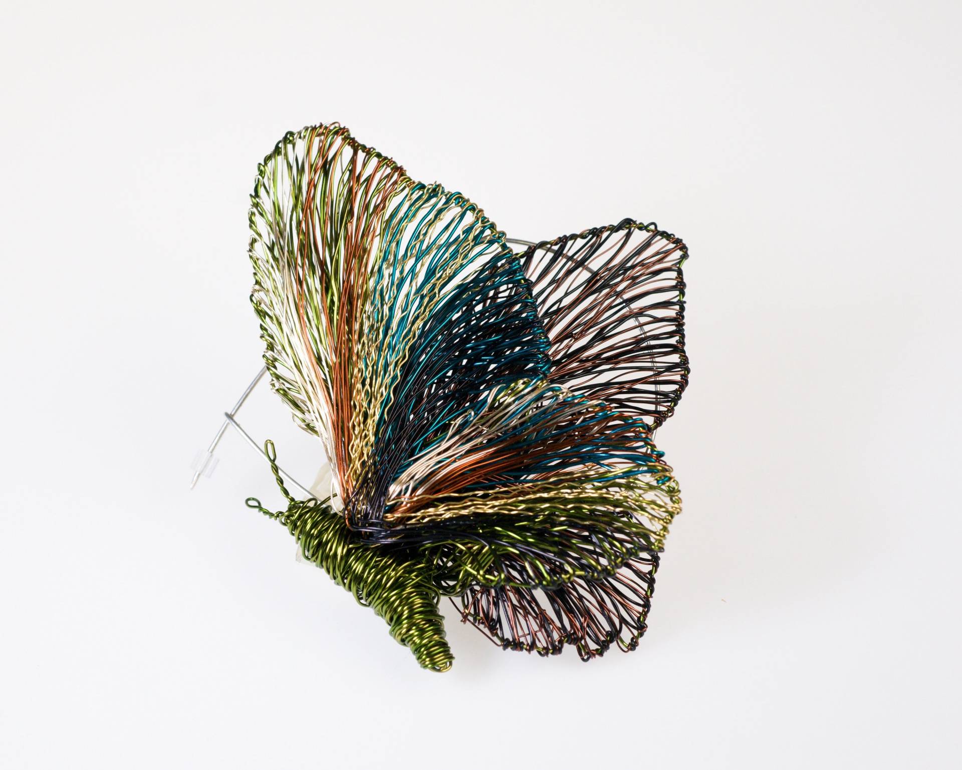 Olivgrün Schmetterling Kunst Brosche, Ungewöhnliche Draht Skulptur Künstler Statement Insekt Anstecknadel Olivgrün Schmetterling Kunst Brosche, Ungewöhnliche Draht Skulptur Künstler Statement Insekt Anstecknadel von VassilikiMikropoulou
