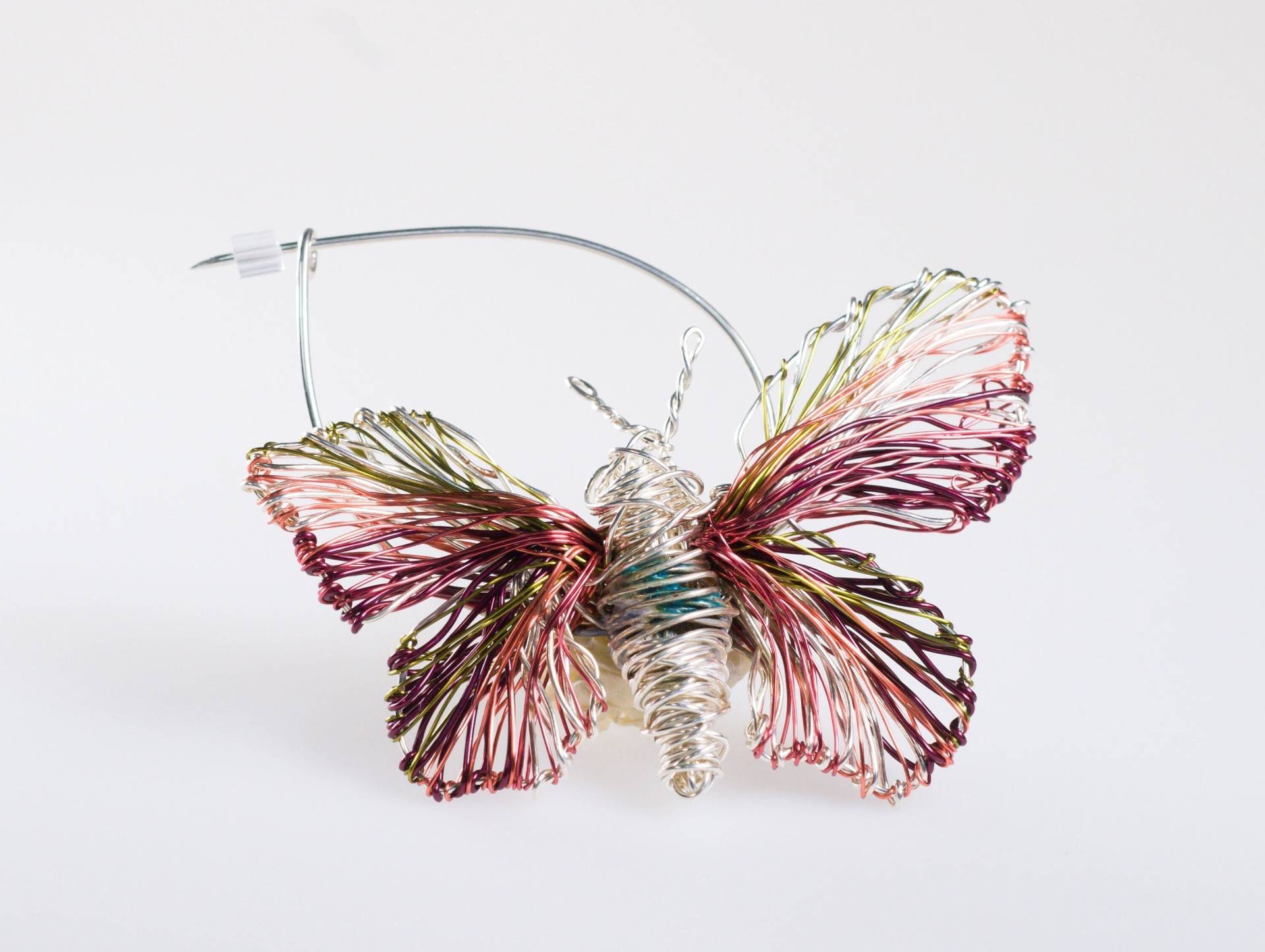 Pastell Schmetterling Brosche Draht Skulptur Kunst, Silber Insekt Anstecknadel Pastell Schmetterling Brosche Draht Skulptur Kunst, Silber Insekt Anstecknadel von VassilikiMikropoulou