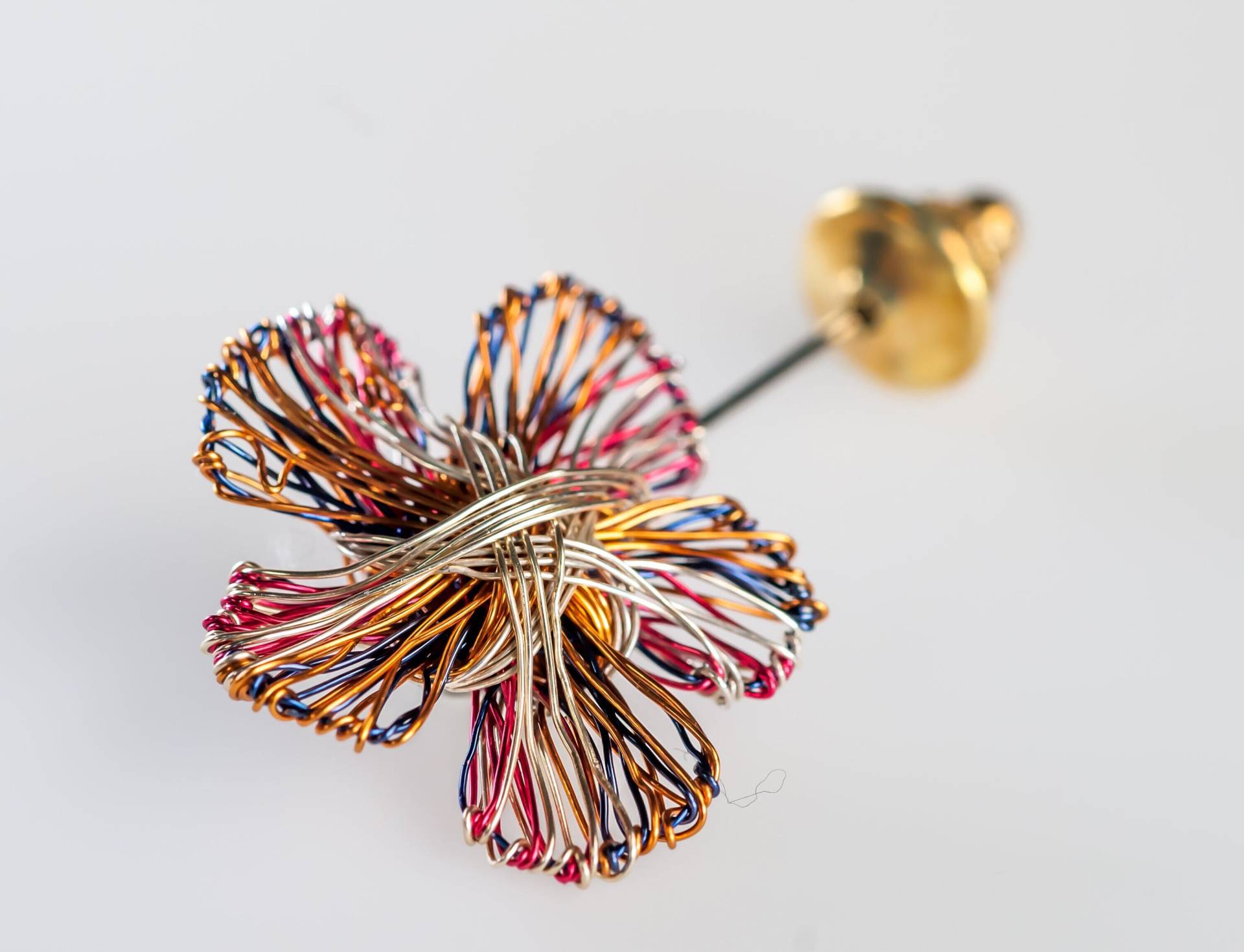Wire Flower Brosche Handgemachte Kupfer & Silber Skulptur Kunst Anstecknadel Wire Flower Brosche Handgemachte Kupfer & Silber Skulptur Kunst Anstecknadel von VassilikiMikropoulou