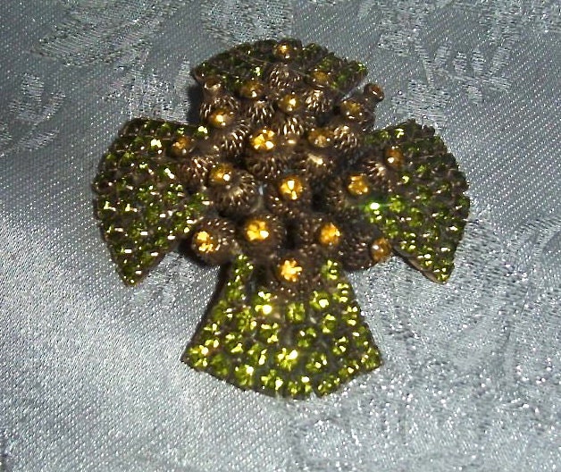 Vintage Große Strasssteinen Canterbury Kreuzförmigen Brosche/Anstecknadel Mit Golden-Gelb-Cluster-Center Vintage Große Strasssteinen Canterbury Kreuzförmigen Brosche/Anstecknadel Mit Golden-Gelb-Cluster-Center von VastVintageVisions