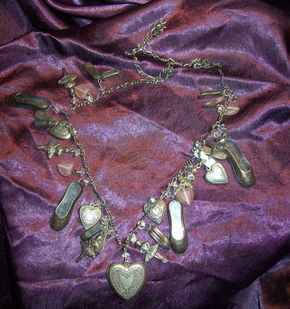 sterlingsilber Kette Mit Herz Geformt Lockets Und Satin Glas-Herzen-Ballett Schuhe, Ballerinas sterlingsilber Kette Mit Herz Geformt Lockets Und Satin Glas-Herzen-Ballett Schuhe, Ballerinas von VastVintageVisions