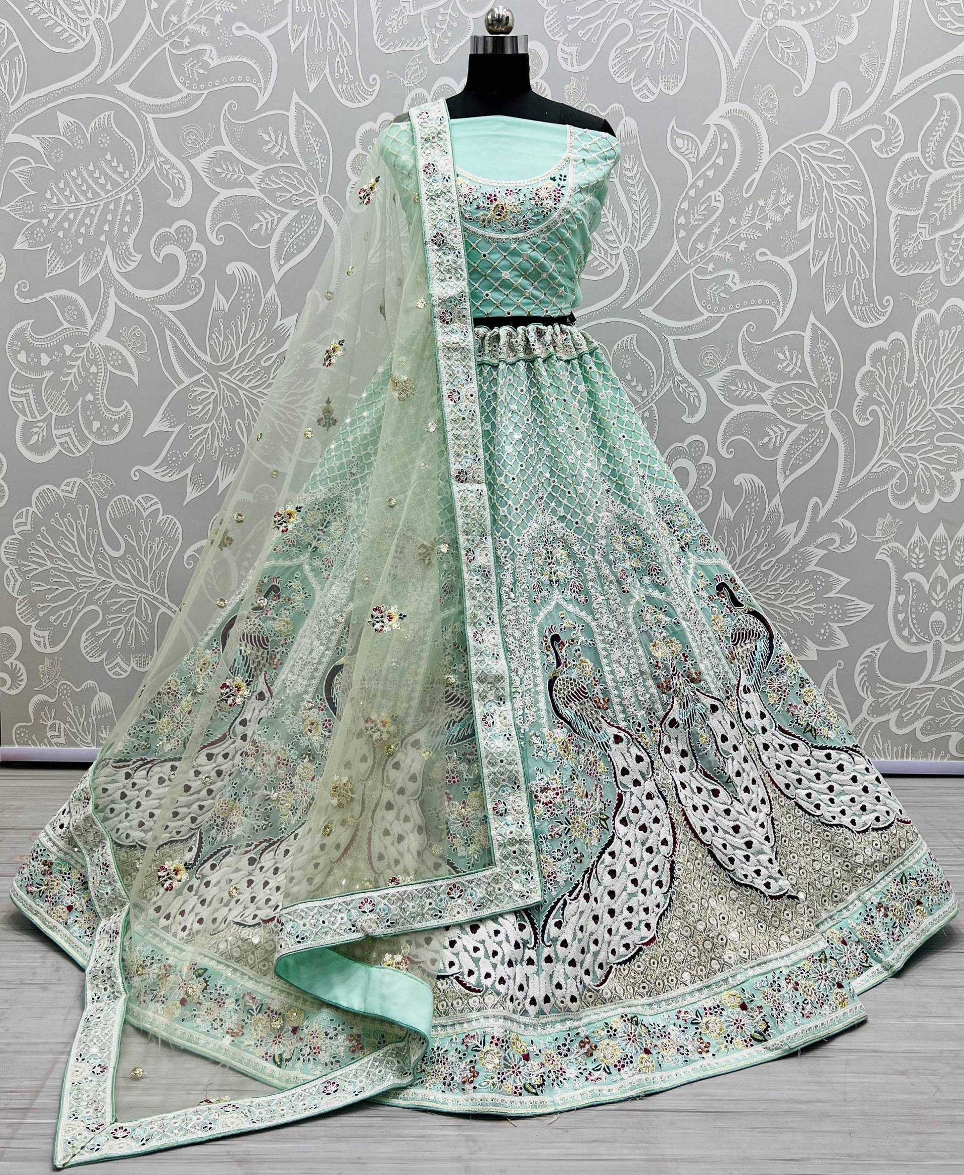 Braut Lehengacholi Georgette Stoff Handarbeit Himmelblau Farbe Neueste Designer, Hochzeit Chaniya Choli , Handarbeit Lehenga Für Frauen von Vastrawear18