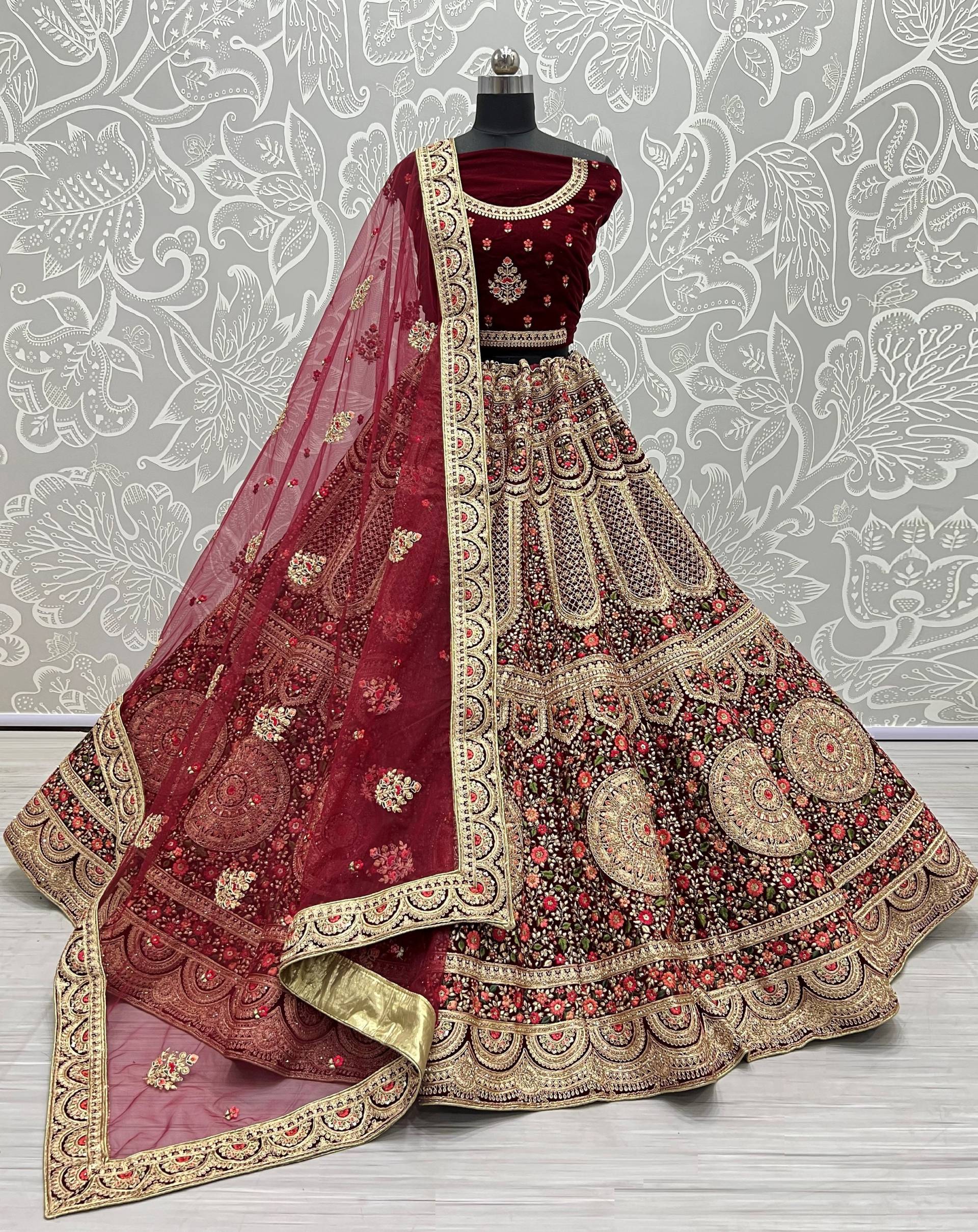 Maroon Velvet Lehenga Choli Für Frauen Ready To Wear Custom Size Work Brautjungfern Designer Hochzeit Röcke Usa Uk Kanada von Vastrawear18