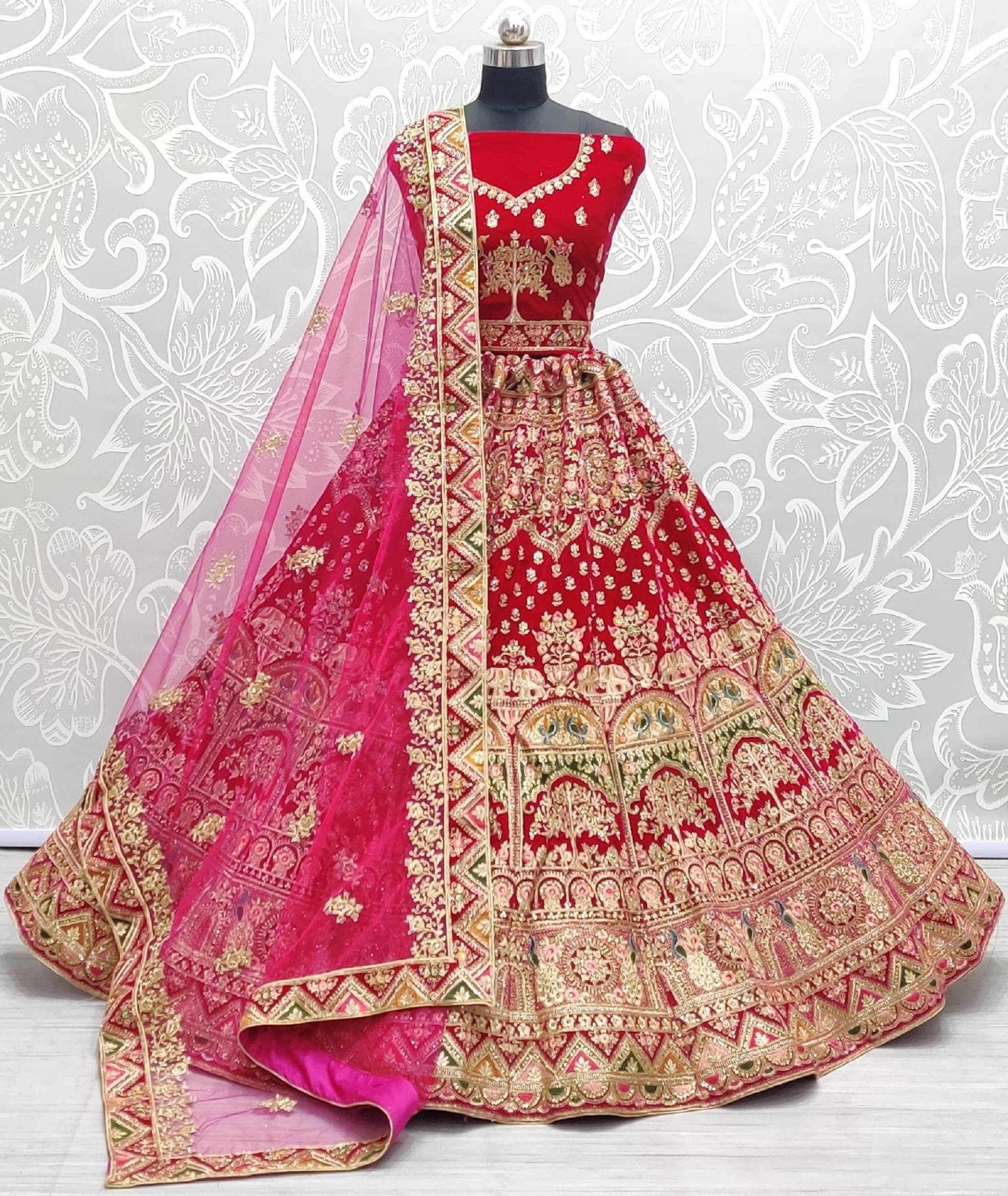 Samtstoff Handarbeit Rot Farbe Neueste Designer Braut Lehengacholi, Hochzeit Chaniya Choli , Handarbeit Lehenga Für Frauen, Frauen Tragen von Vastrawear18