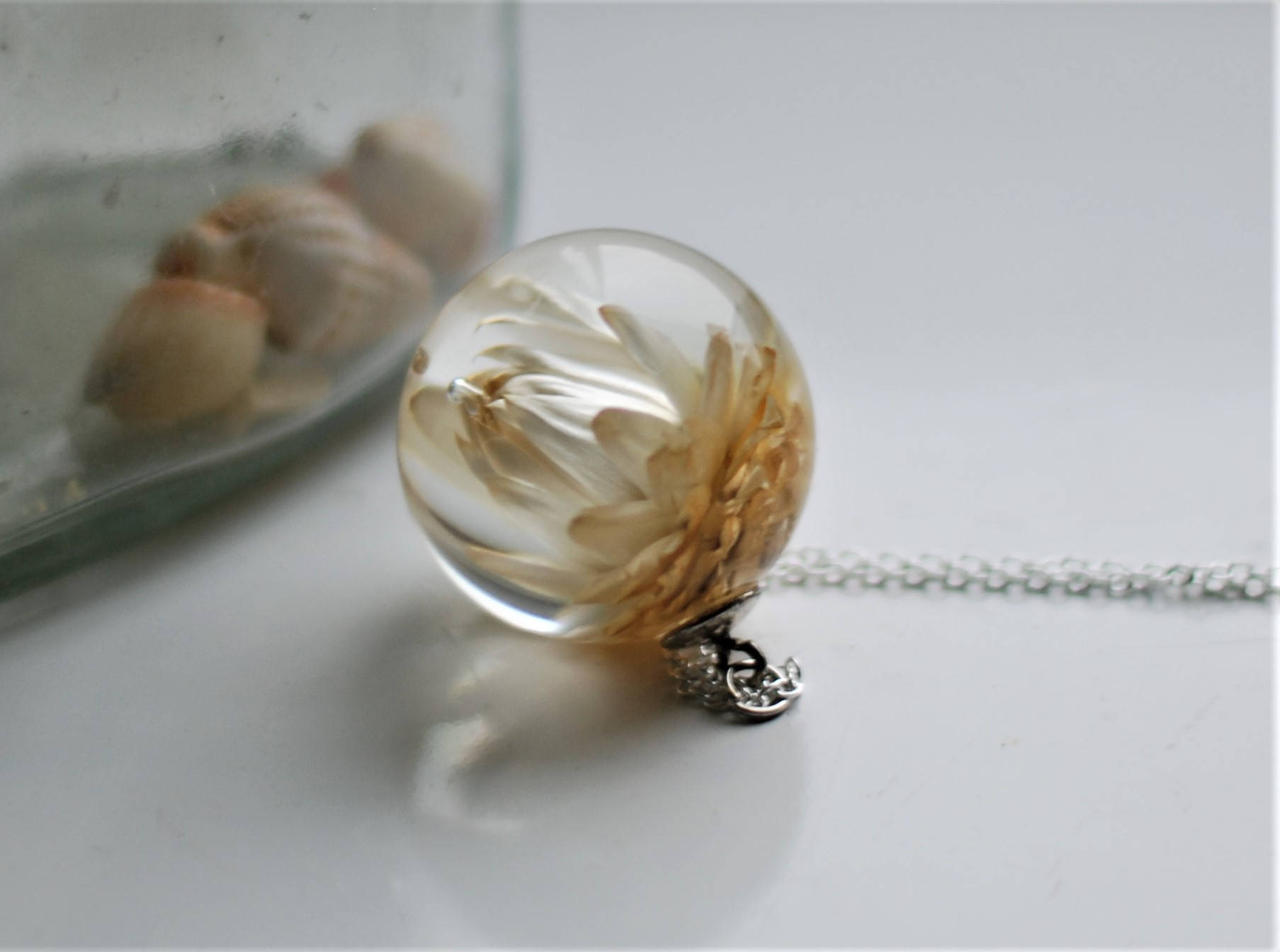 Echte Blume Halskette, Eco Harz Schmuck, Terrarium Gepresste Lotus Blume, Hochzeitsschmuck, Muttertagsgeschenk von VasyaBoutique