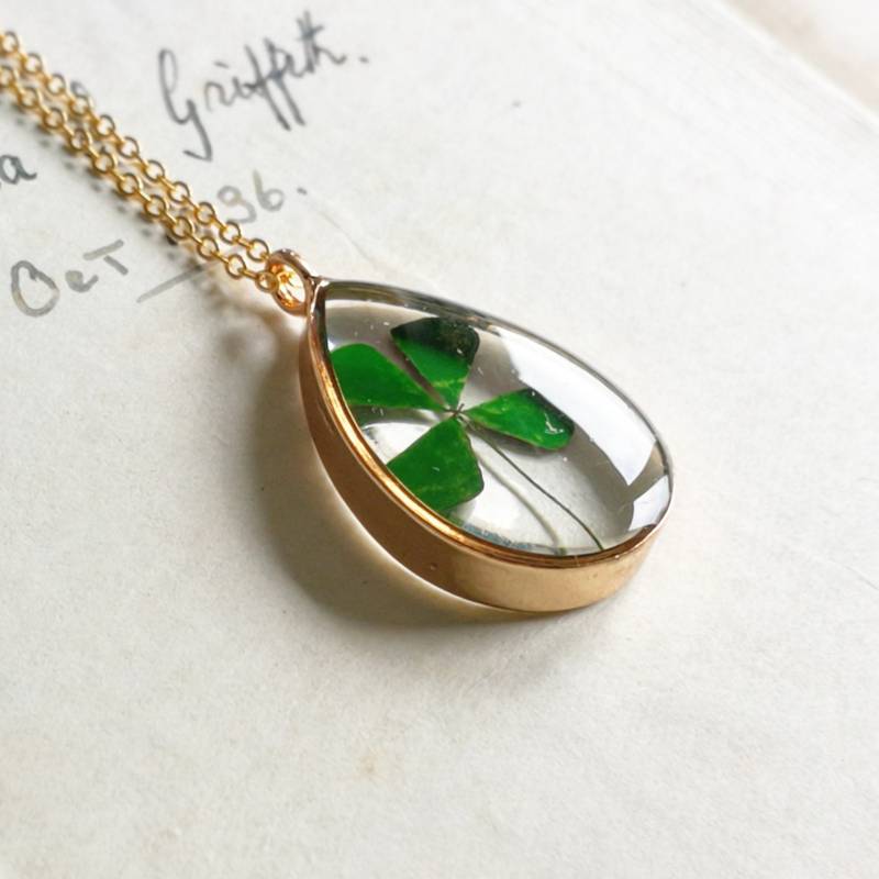 Echte Vierblättrige Kleeblatt-Halskette Harz-Terrarium, Goldfarbene Kette von VasyaBoutique