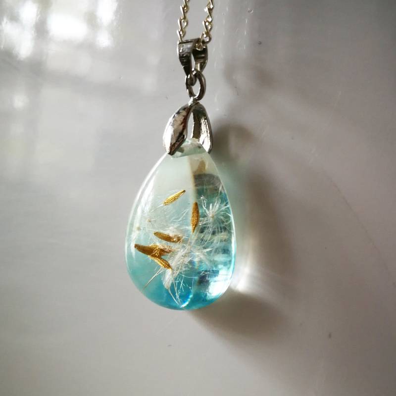 Pusteblume Halskette Blauer Resin Teardrop Anhänger, Make A Wish Schmuck von VasyaBoutique