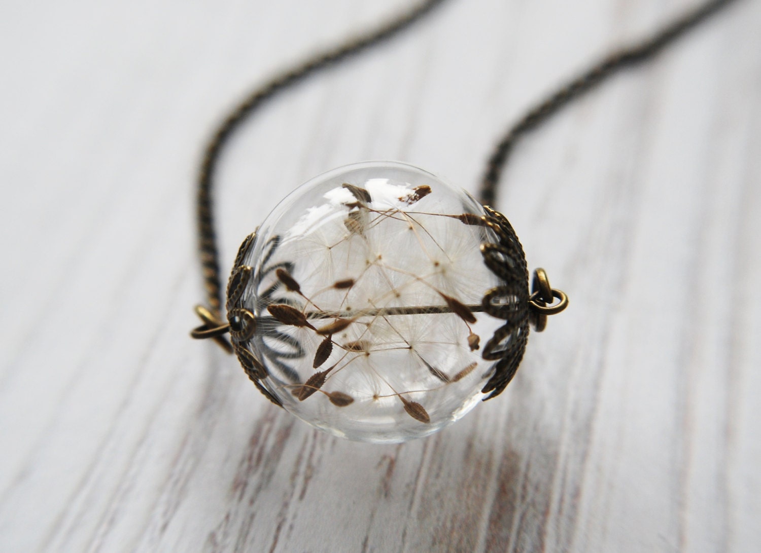 Pusteblume Halskette Make A Wish, Glaskugel Terrarium, Bronze Perlenarbeit von VasyaBoutique