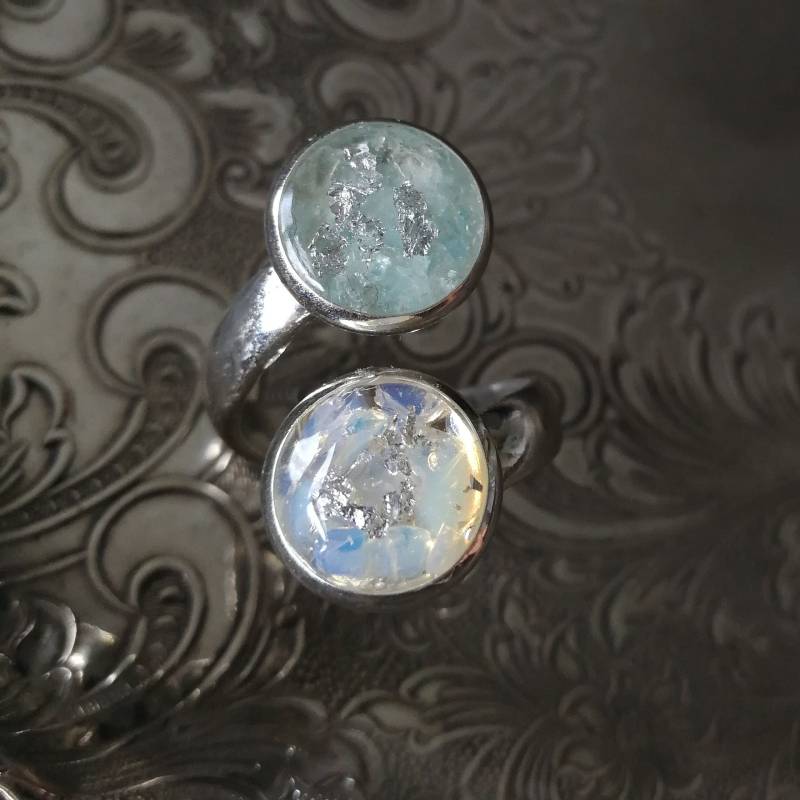 Verstellbarer Apatit-Opalit-Doppeledelsteinring Boho-Silberflocken-Inlay von VasyaBoutique