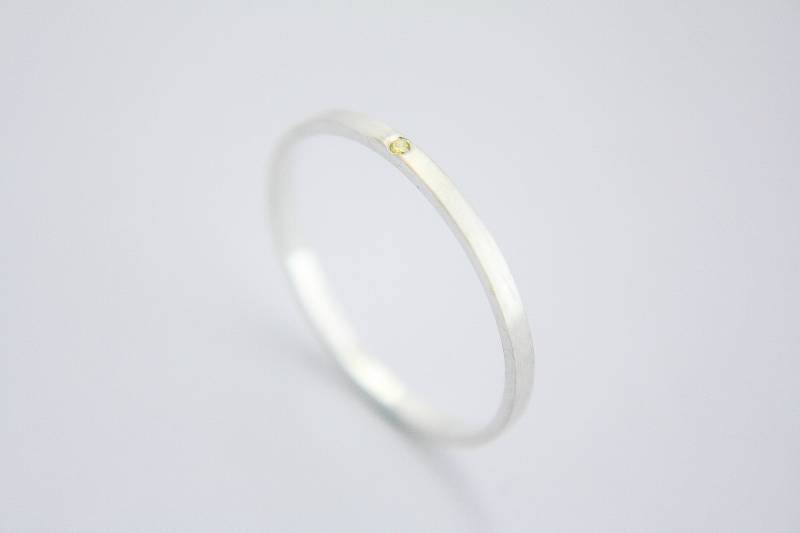 Ring Aus Gebürstetem Gold Mit Kanariengelbem Diamanten/Gebürsteter Armreif Goldener Ehering Gelbgoldener Gelber Diamantring Stapelbar Ring Aus Gebürstetem Gold Mit Kanariengelbem Diamanten/Gebürsteter Armreif Goldener Ehering Gelbgoldener Gelber Diamantring Stapelbar von VaudryJewelry