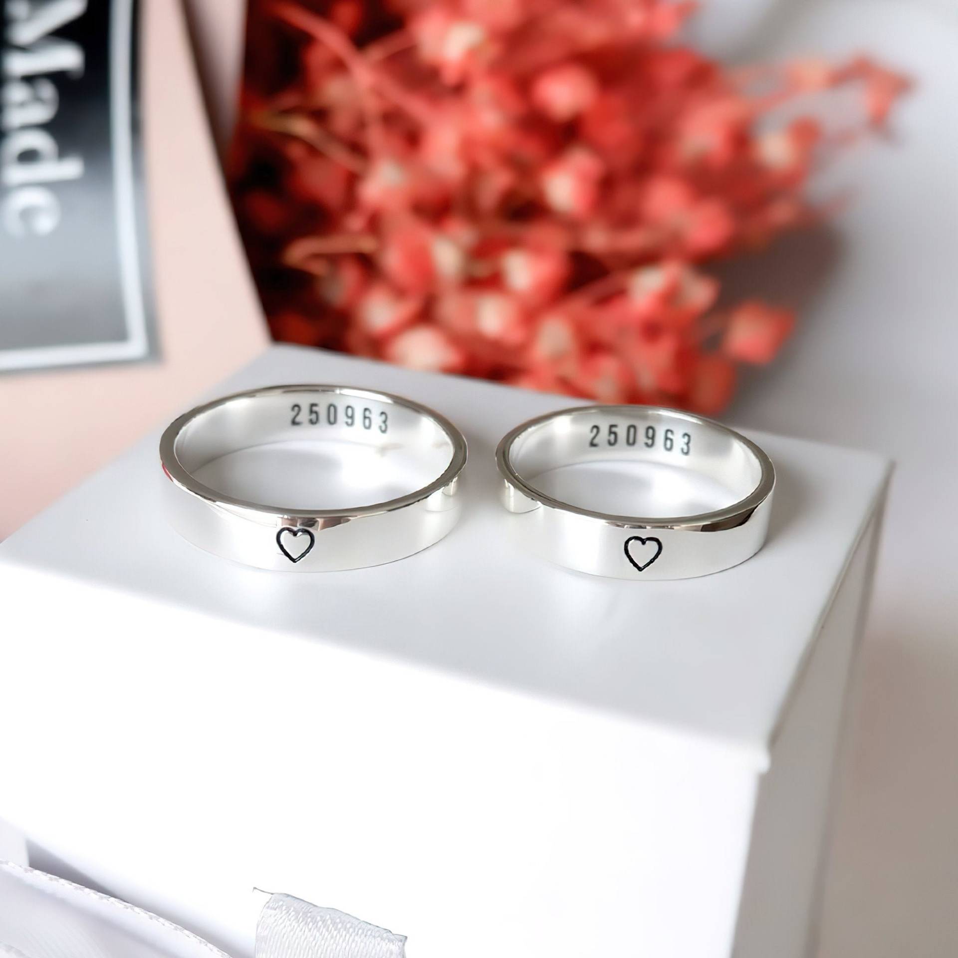 Personalisierte 4mm Silberband, 925 Sterling Silber Individuelle Namensring, Geheime Nachricht Ring, Ehering, Jubiläumsring, Versprechen Ring von Vcancrafts