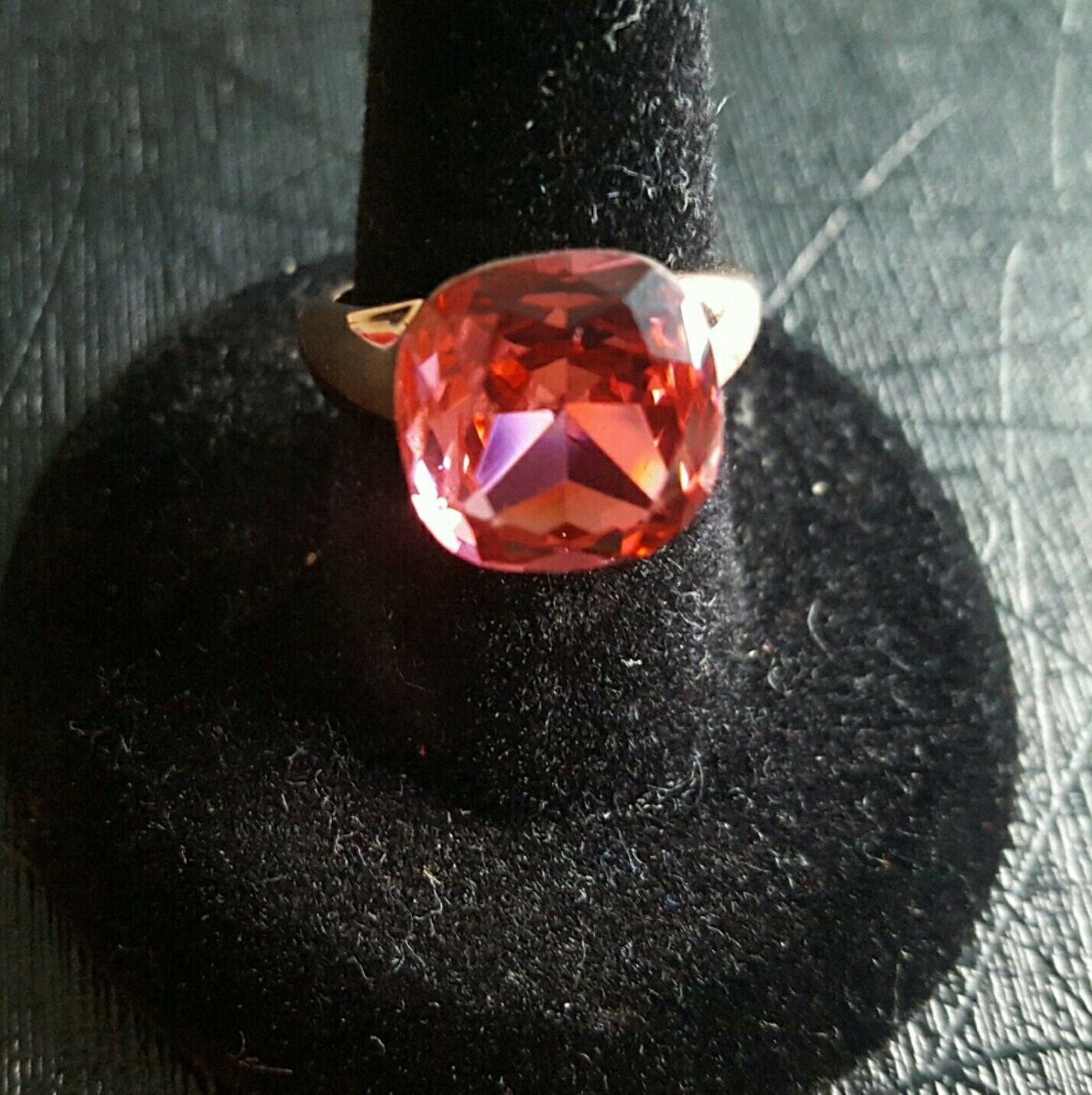 Kissen Rosa Zirkon Ring Fancy Cut von VdOrigine