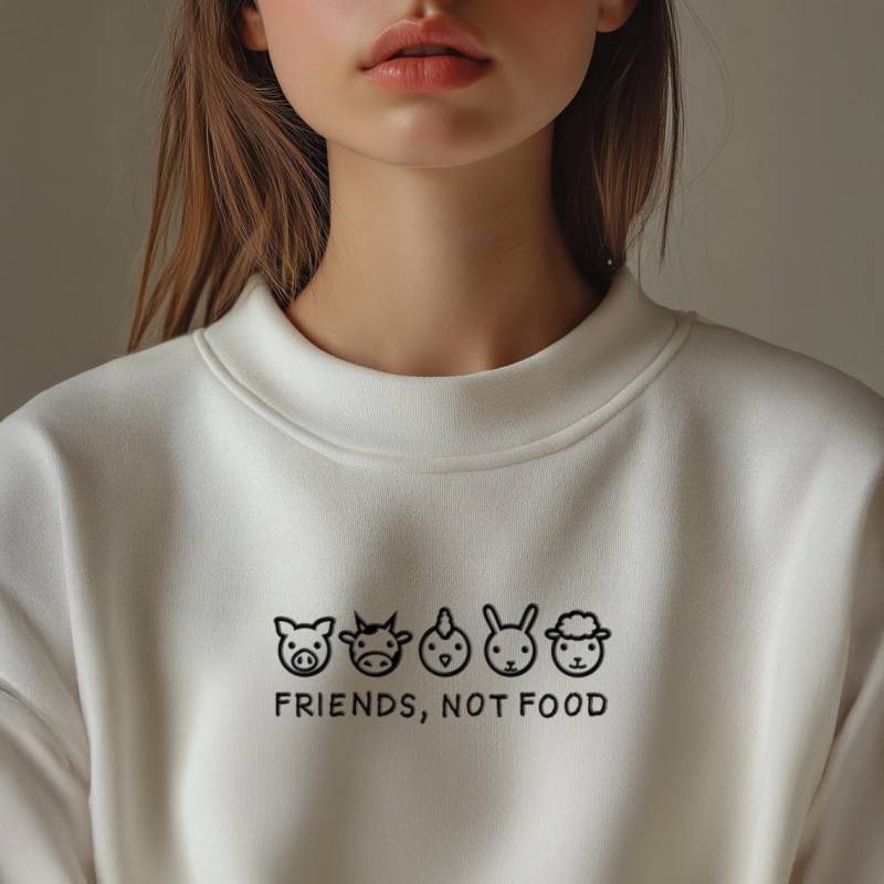 Bestickter Unisex Bio-Pullover, Veganer Sweater "Friends, Not Food", Vegan Animal Rights Clothing, Bio-Baumwolle, Weiß von VeLoveDesigns