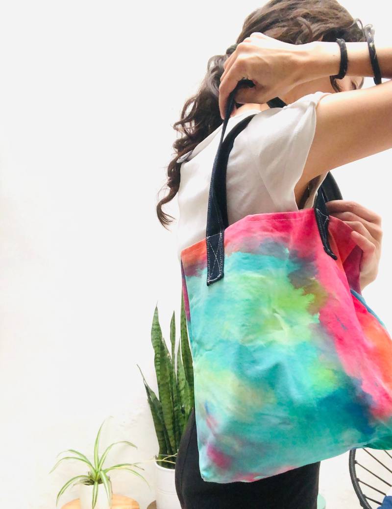 Shopper Mit Acrylfarbe Bemalt | Lebensmitteltasche, Büchertasche Dunklen Jeanshenkeln von Vebo