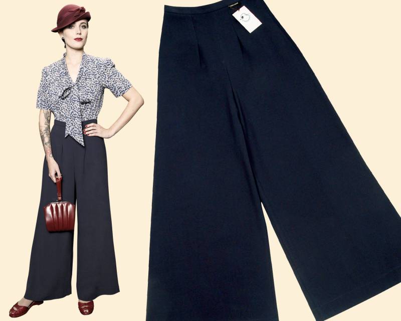 30Er Jahre Marineblau Pajama Hose Crepe Slacks 1930 Weites Bein Hohe Taille 30Er Jahre Marineblau Pajama Hose Crepe Slacks 1930 Weites Bein Hohe Taille von VeconaVintage