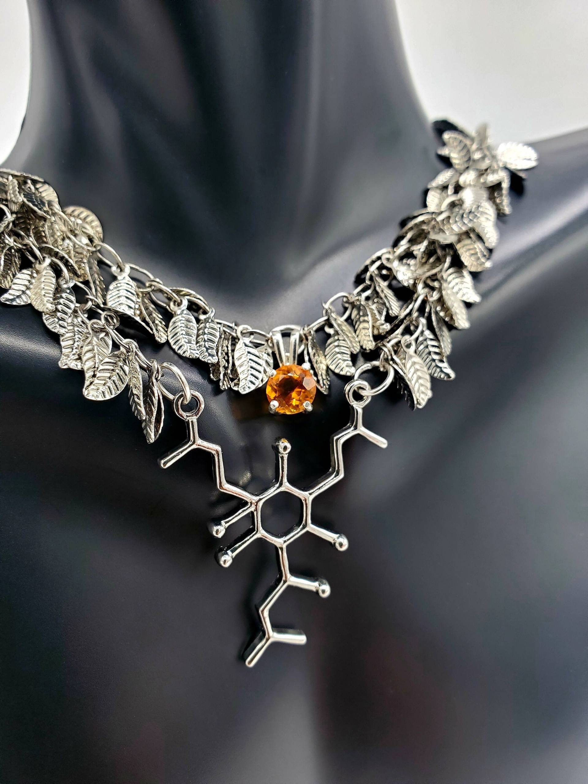 "Liquid Sunset - "Beer Molecule" & Citrin Edelstein Doppellagige Halskette." "Liquid Sunset - "Beer Molecule" & Citrin Edelstein Doppellagige Halskette." von VedaLorraineDesigns