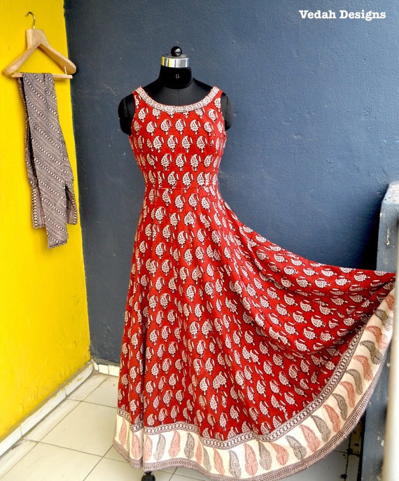 Wählen Sie Stoff Aus Dem Shop Maßgefertigte Block Print Langes Kleid Rot Ausgestellte Tunika Lang von VedahDesigns