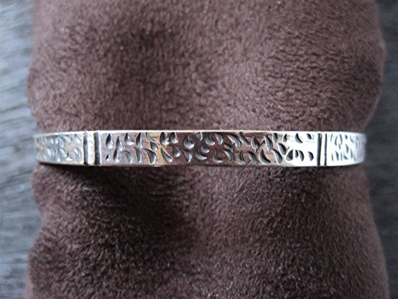 Artisan Rustikal Sterling Silber Strukturierter Armreif Armband | Ein Armreif | N Artisan Rustikal Sterling Silber Strukturierter Armreif Armband | Ein Armreif | N von VedeliDesigns