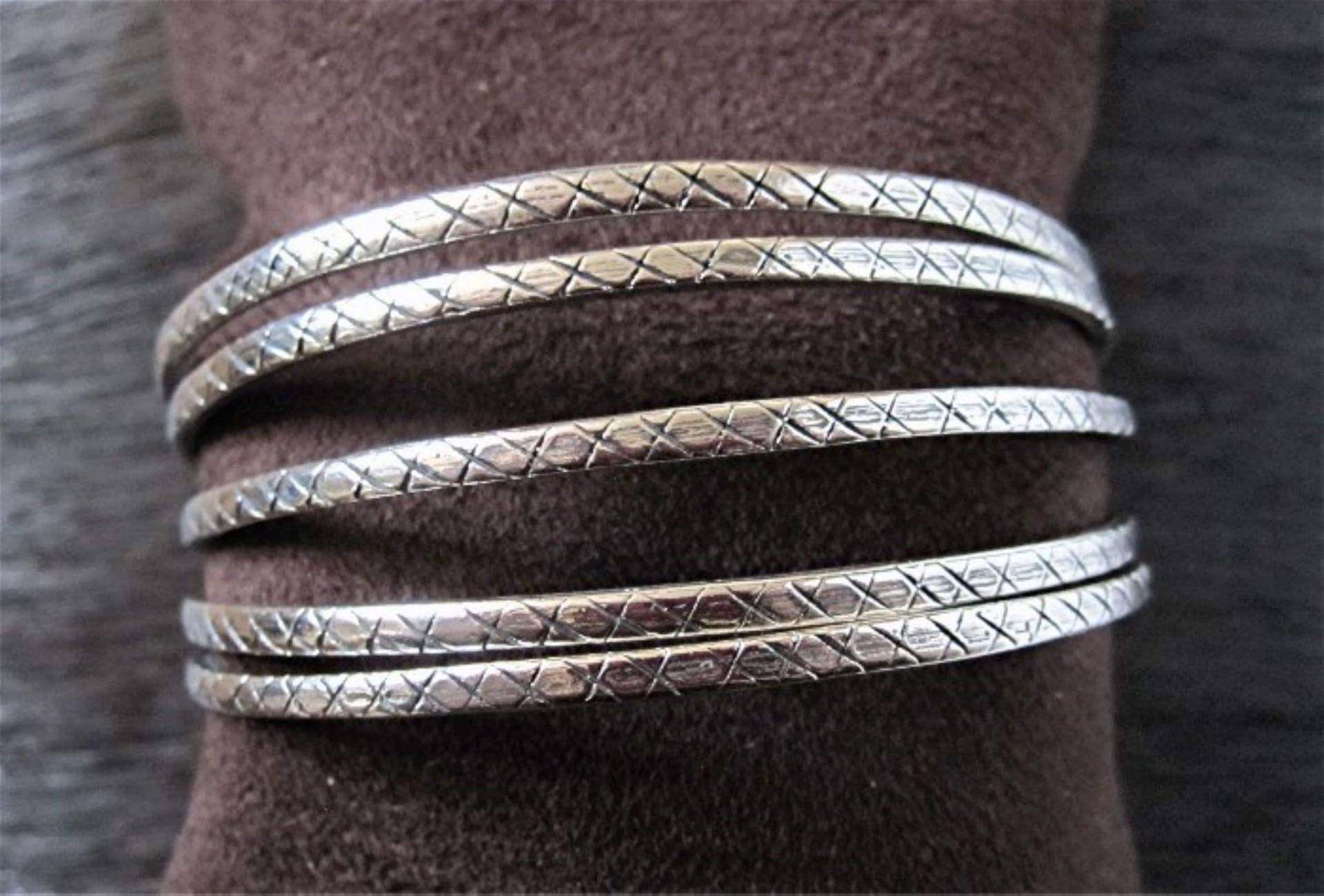 Ein Artisan Crisscross Design Armreif in Sterling Silber - in Lager | N Ein Artisan Crisscross Design Armreif in Sterling Silber - in Lager | N von VedeliDesigns
