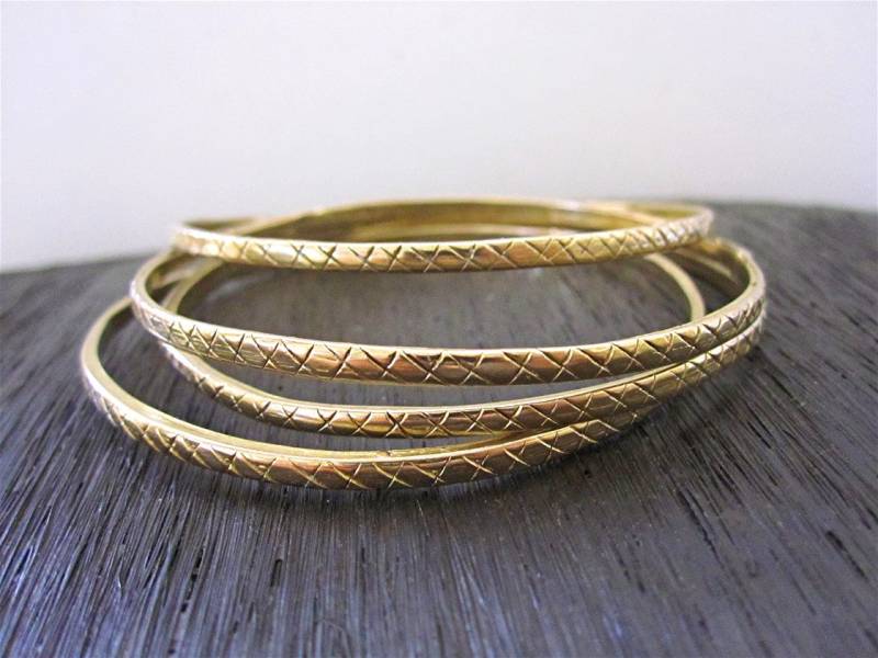 Handgefertigter Artisan Armreif Armband in Goldbronze | Ein Armband | N von VedeliDesigns