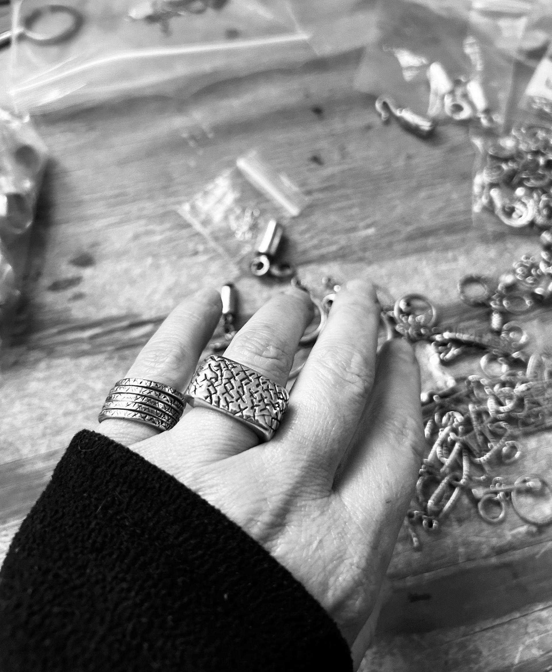 Neu Großer Statement-Ring Aus Geätztem Sterlingsilber | Größe 16, 5 Neu Großer Statement-Ring Aus Geätztem Sterlingsilber | Größe 16, 5 von VedeliDesigns