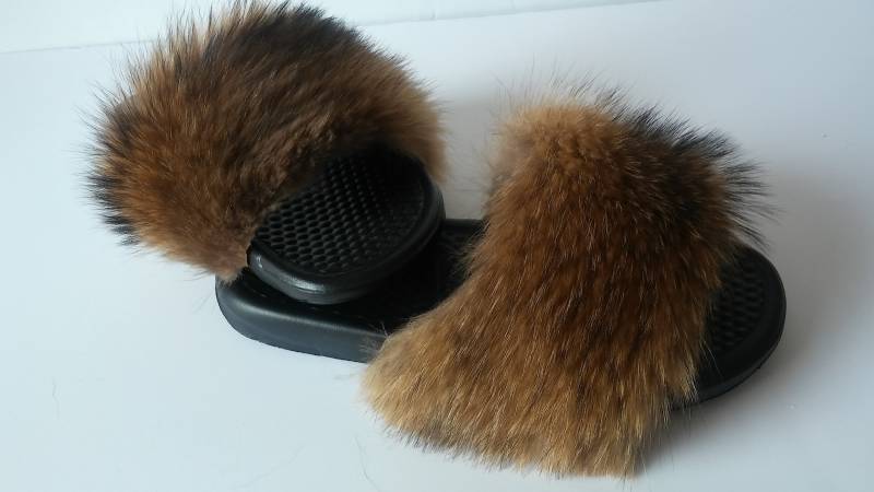 Schöne Handgemachte Echten Fuchs Fell Hausschuhe/Folien. Handgefertigt Aus Nike Schieber. Erhältlich Solange Der Vorrat Reicht in Den Größen 4 von VeeLuxeLingerie