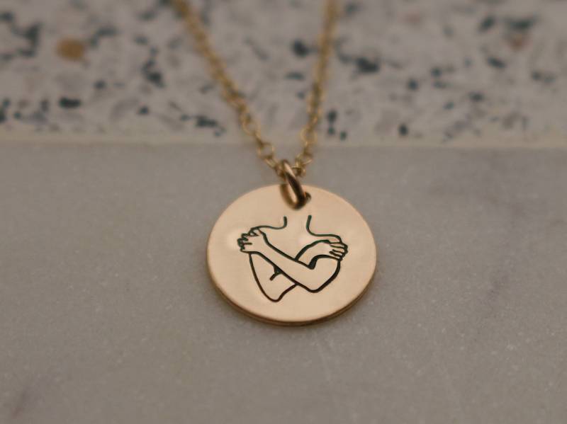 Self Love Gold Halskette | Ich Bin Genug Inspiration Schmuck Beste Freundin Geburtstagsgeschenk Rustikale Yourself Hug Sei Freundlich Zu Deinem Geist von VeeaienDesigns