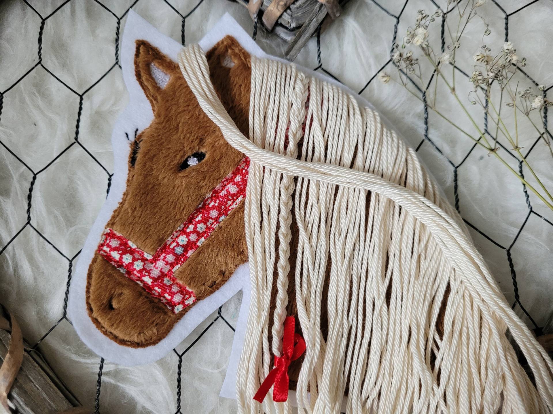 Applikation Pferd, Pferdekopf Mit Wollmähen Und Halfter, Aufnäher, Flicken von Veenmaus