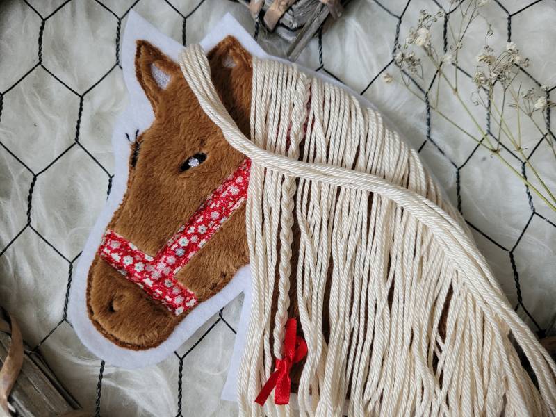 Applikation Pferd, Pferdekopf Mit Wollmähen Und Halfter, Aufnäher, Flicken Applikation Pferd, Pferdekopf Mit Wollmähen Und Halfter, Aufnäher, Flicken von Veenmaus