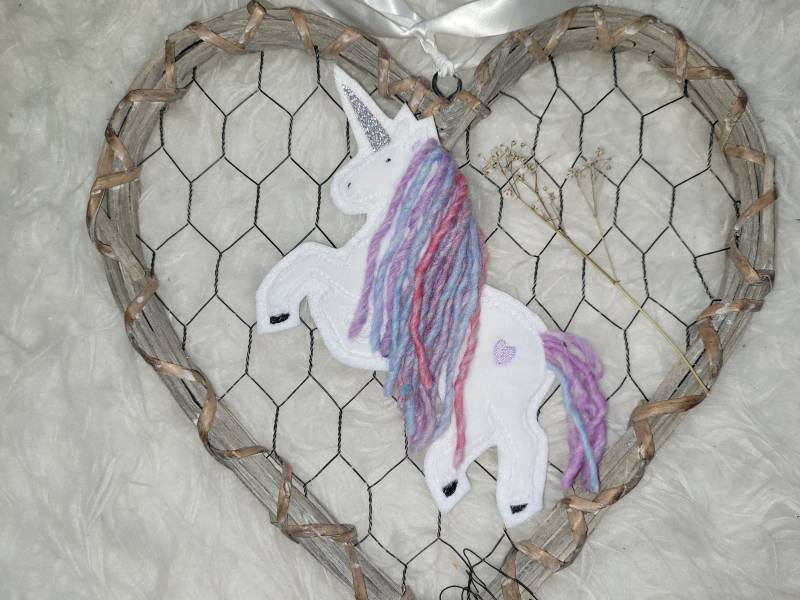 Applikation Steigendes Einhorn Mit Wollmähen, Aufnäher, Flicken Applikation Steigendes Einhorn Mit Wollmähen, Aufnäher, Flicken von Veenmaus