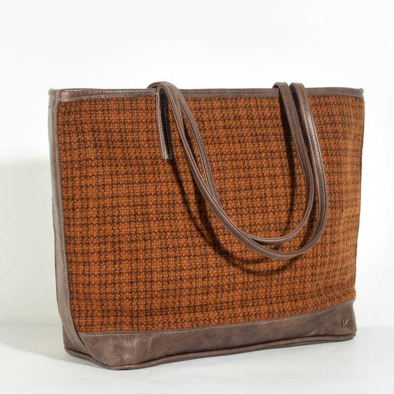 Amber Crosshatch - Wiener Tote von Veeshee