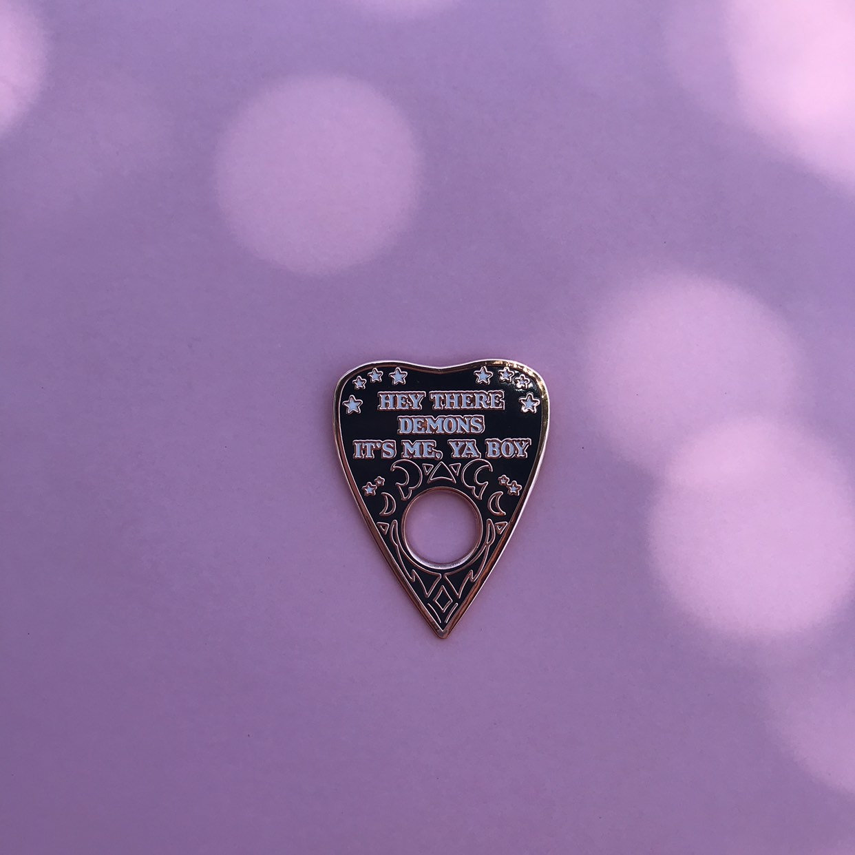 Gruseliger Dämon Rosegold Planchette Ouija Emaille Pin von VeestoriaShoppe