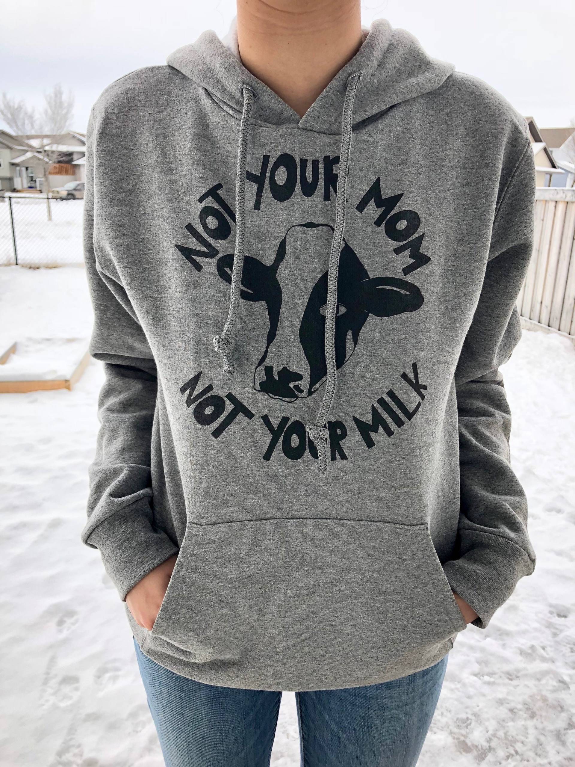 Not Your Mom Milk Hoodie | Veganer Hoodie, Animal Rights, Liberation, Vegan Aktivist, Molkerei Ist Gruselig, Für Die Tiere von VeganVeins